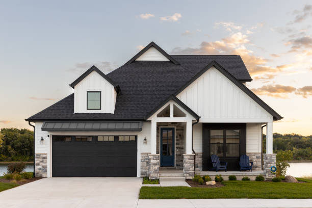Best Roof Moss and Algae Removal  in Lewistown, MT